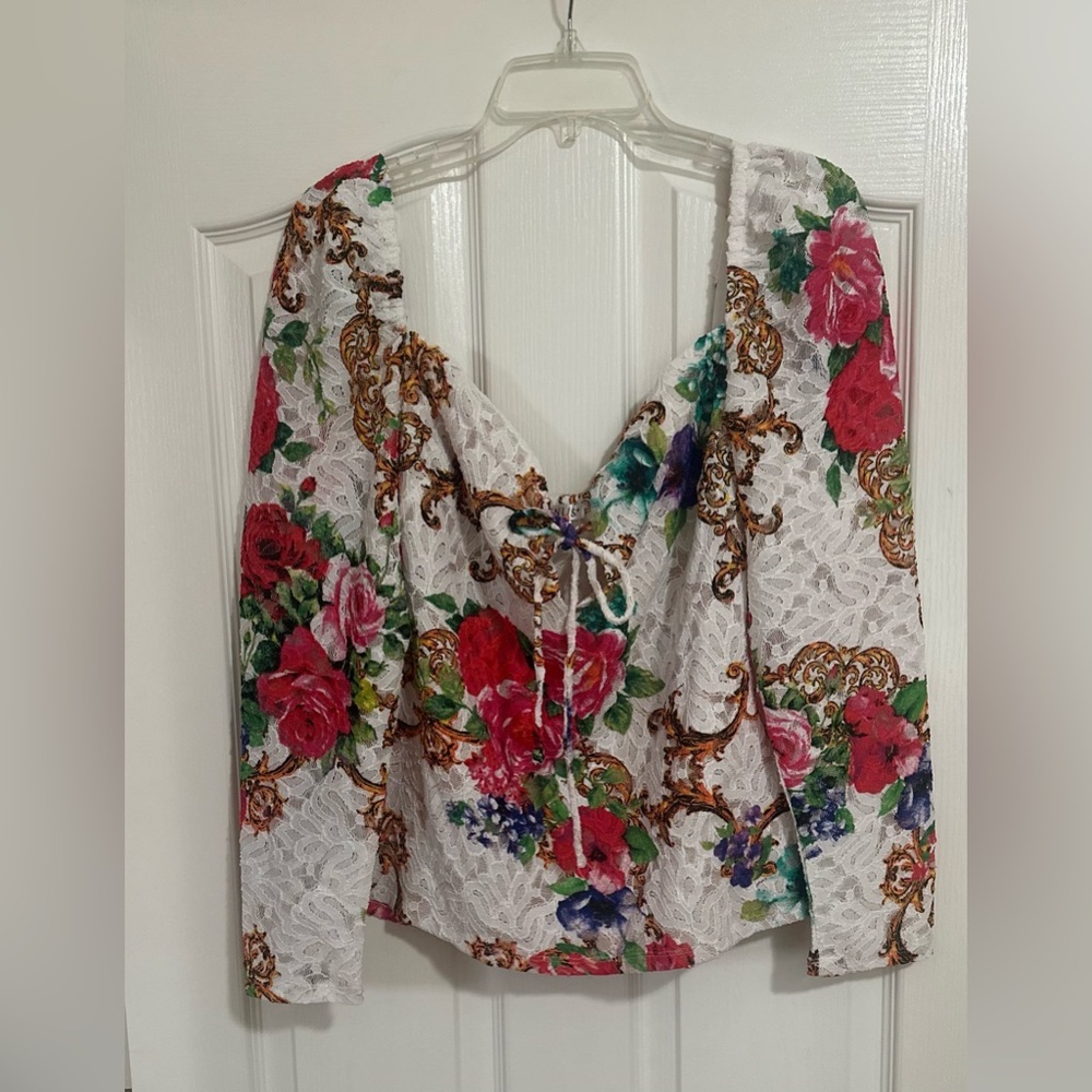 NWOT VENUS Floral Lace Sweatheart Neckline Fairy Top. Large.